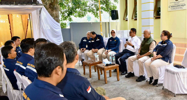 Wamen ESDM Bertatap Muka dengan Pengamat Gunung Api Gamalama di Ternate, Rabu (30/10)