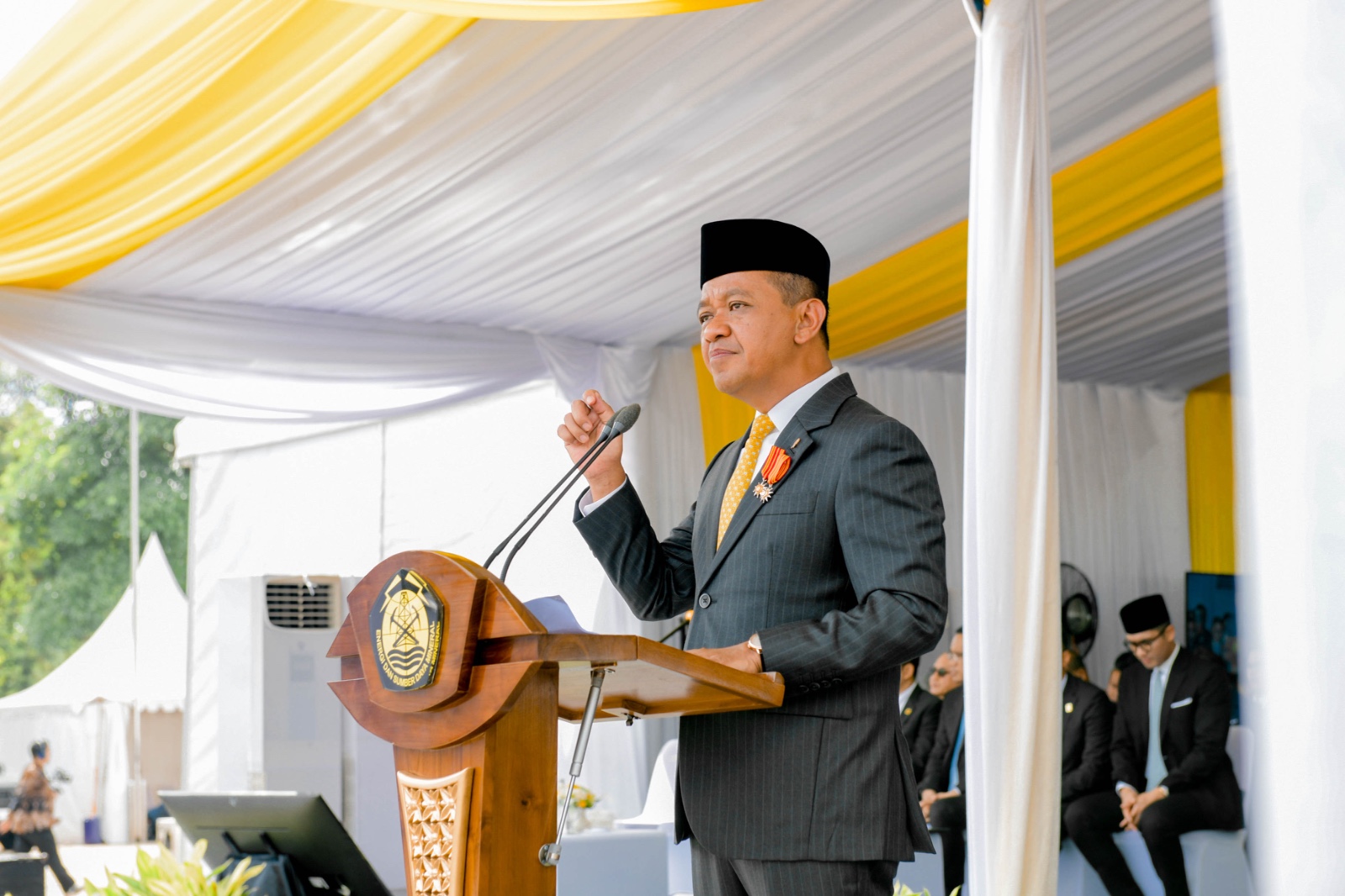 Menteri ESDM memimpin upacara HUT PE ke-80 di Monumen Nasional Jakarta, Jumat (24/10)