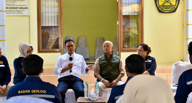 Wamen ESDM Bertatap Muka dengan Pengamat Gunung Api Gamalama di Ternate, Rabu (30/10)