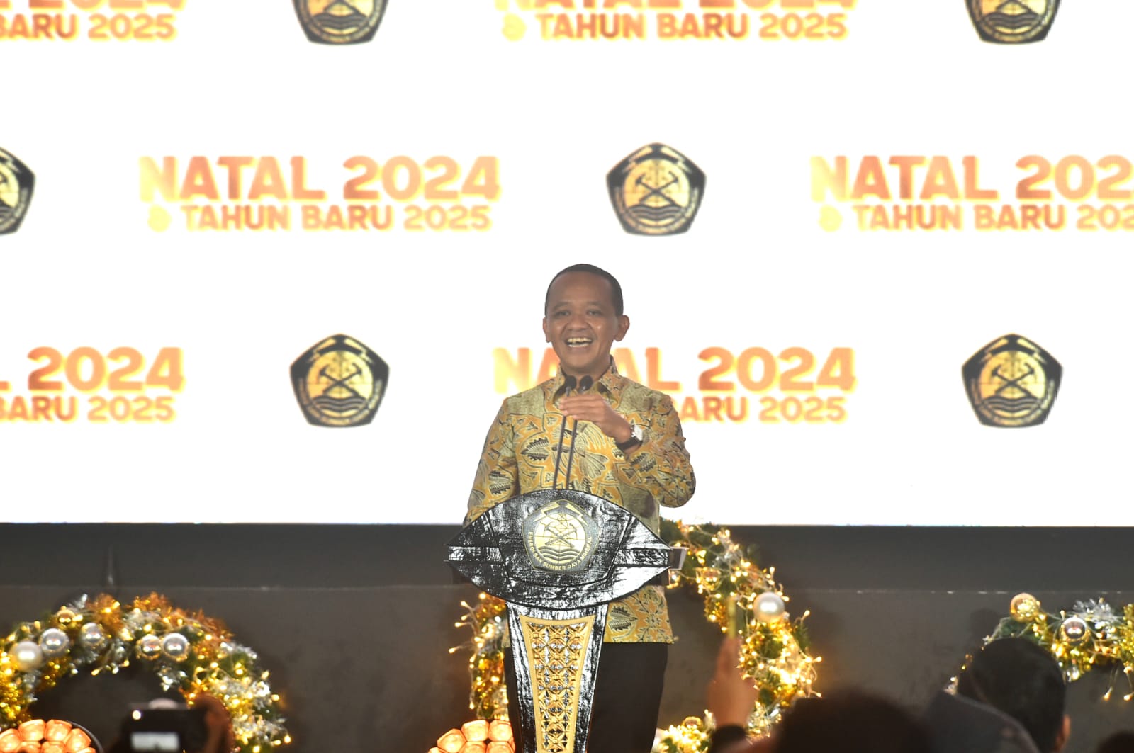 Menteri ESDM Menghadiri Acara Natal Bersama 2024 Sektor Energi dan Sumber Daya Mineral, Jumat (10/1)