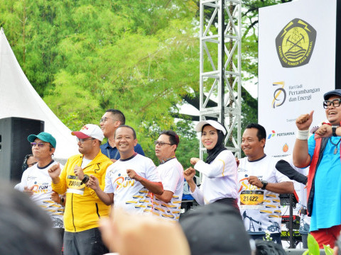 Menteri ESDM mengikuti Fun Run HUT Pertambangan dan Energi Ke-79 bersama Keluarga Besar Kementerian ESDM, Minggu (13/10)