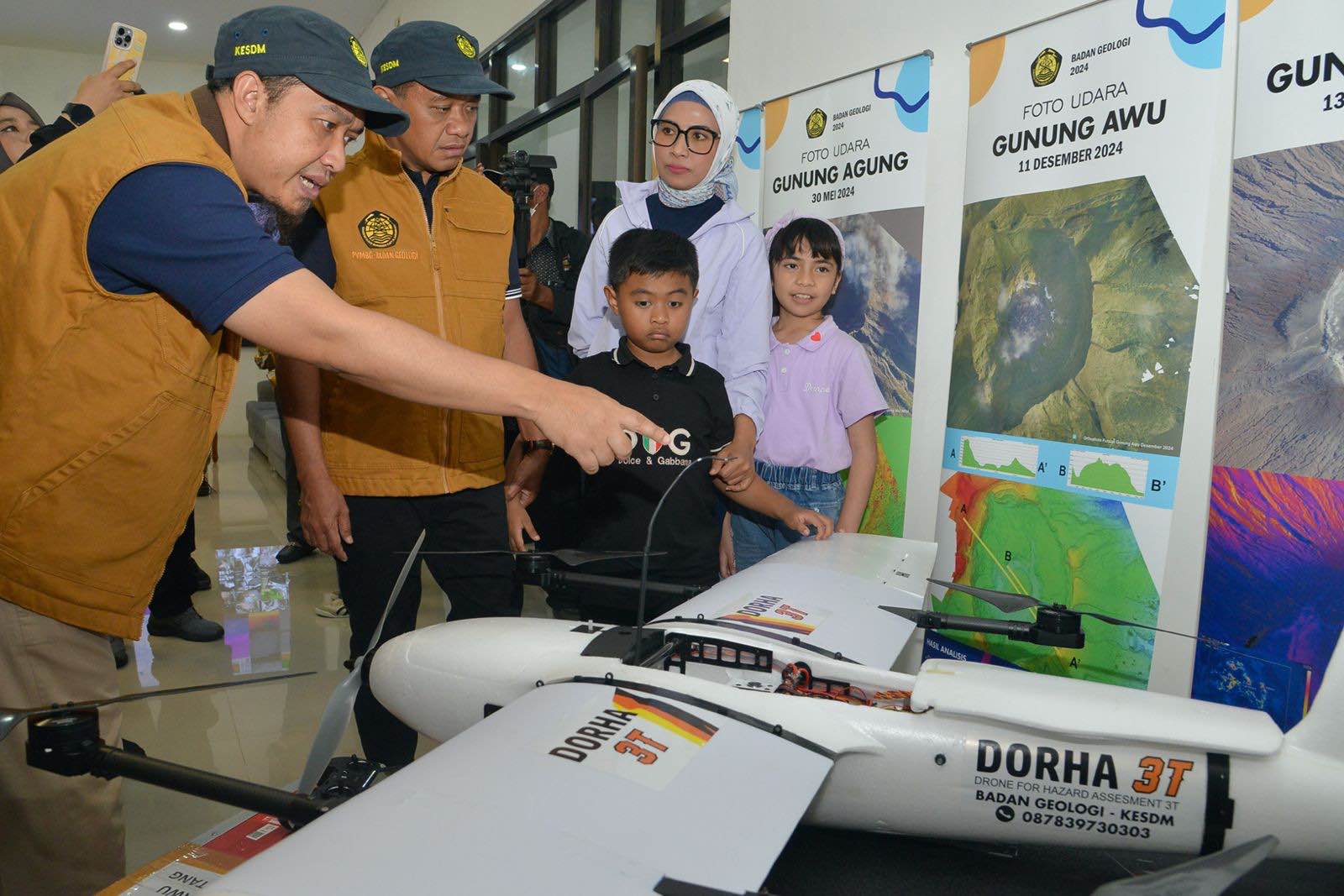 Menteri ESDM Mengunjungi Pos Pengamatan Gunung Api (PGA) Merapi di Kaliurang, Provinsi Daerah Istimewa Yogyakarta, Minggu (29/12)