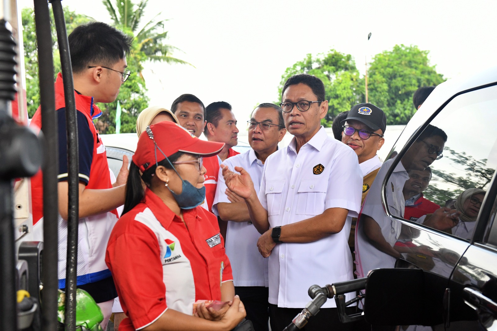 Wakil Menteri ESDM meninjau distribusi BBM di salah satu Stasiun Pengisian Bahan Bakar Umum (SPBU) di Pekanbaru dan Unit Induk Penyaluran dan Pusat Pengatur Beban (UIP3B) Sumatera, Sabtu (28/12)