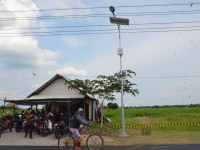 1.200 Lampu Tenaga Surya Terangi Jalan Raya di Empat Kabupaten Jatim
