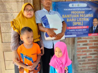 18.071 Rumah Tangga di Jawa Timur Terima Bantuan Instalasi Listrik Gratis