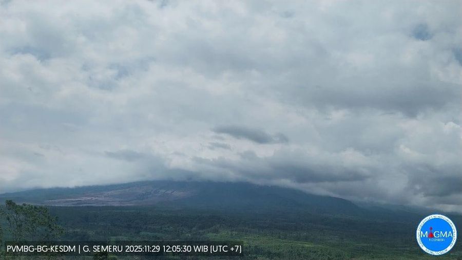 Aktivitas Menurun, Badan Geologi Turunkan Status G. Semeru Menjadi 