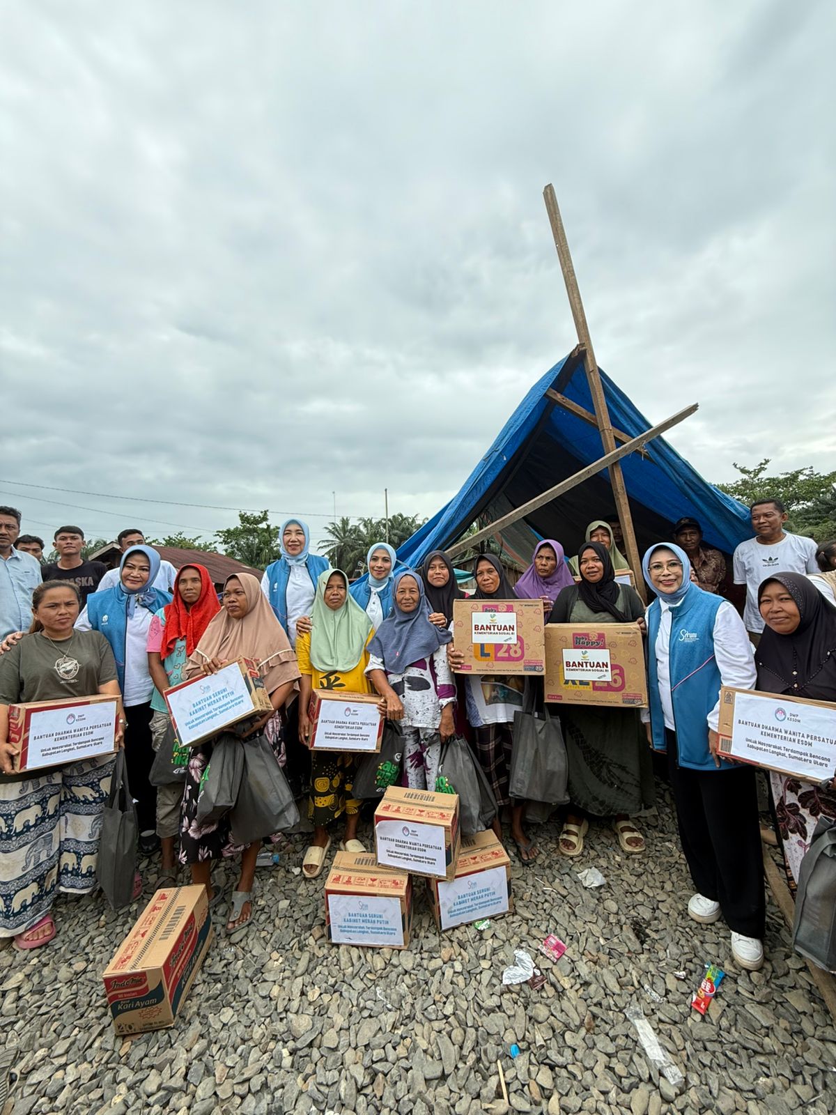 DWP Kementerian ESDM dan Seruni Kabinet Merah Putih Salurkan Bantuan bagi Korban Bencana Hidrometeorologi di Langkat