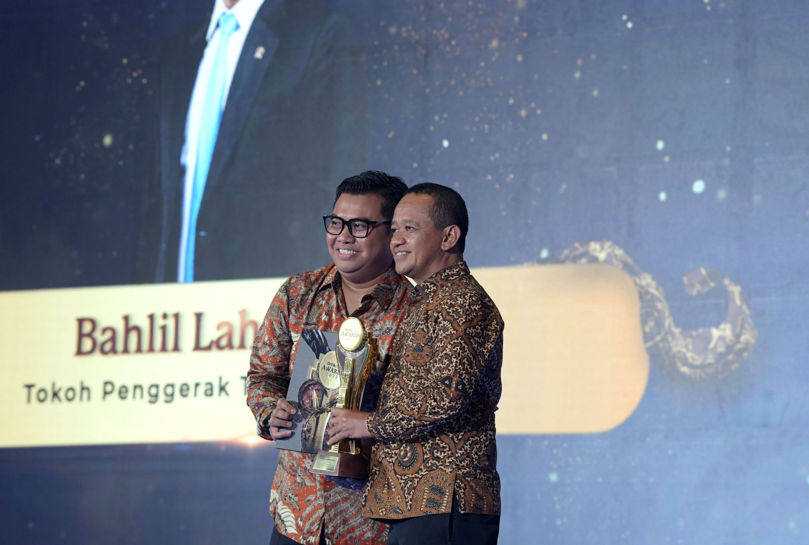 Fokus Garap Transisi Energi, Menteri Bahlil Dianugerahi Penghargaan Tokoh Penggerak Transisi Energi