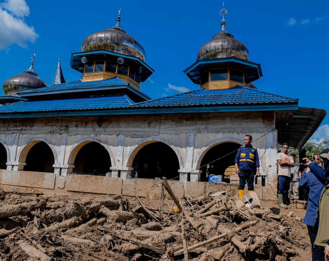 Gemuruh Banjir Palembayan dan Sentuhan Kemanusiaan Bahlil