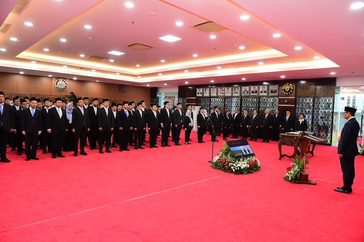 Lantik Pejabat Administrator dan Pengawas, Wamen ESDM Tekankan Integritas dan Profesionalisme