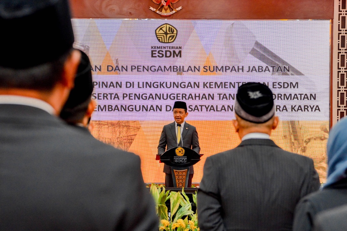 Lantik Pejabat Tinggi Kementerian ESDM, Menteri Bahlil Tegaskan Optimalisasi Kontribusi Sektor bagi Negara