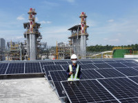 Mahasiswa Gerilya Bantu Instalasi PLTS Atap 47,5 kWp di PLTGU Tenayan Riau