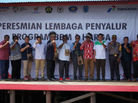 Masyarakat Distrik Siret, Kabupaten Asmat -Papua, Kini Nikmati BBM Satu Harga