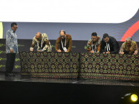 Menteri ESDM Saksikan Penandatanganan Kontrak Kerja Sama WK Akia, Beluga, dan Bengara