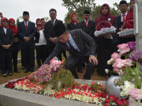 Menteri Jonan Pimpin Upacara Serentak Bagi Para Pahlawan Energi Indonesia