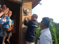 Pemerintah Pasang Listrik Gratis untuk 872 Rumah Tangga di Murung Raya  