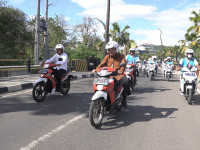 Pimpin Parade Motor Listrik di Labuan Bajo, Menteri ESDM Kampanyekan Energi Bersih