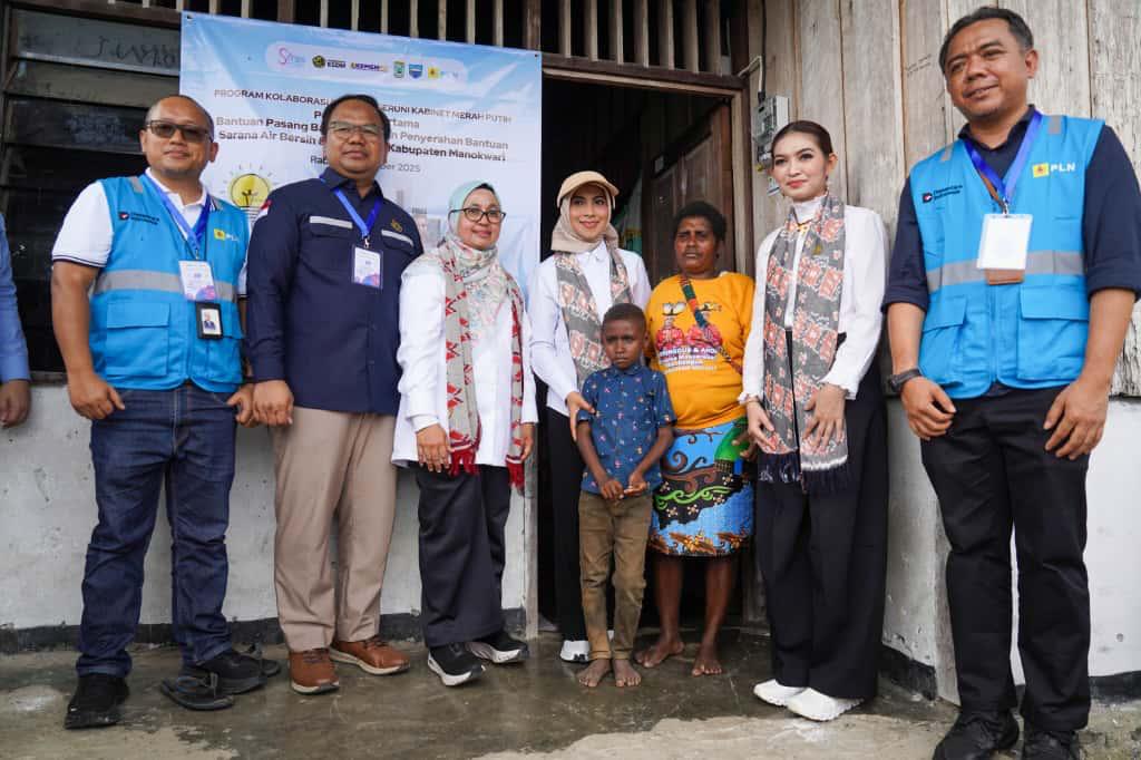 SERUNI Kabinet Merah Putih Salurkan Bantuan Pasang Baru Listrik untuk 100 Rumah Tangga di Manokwari