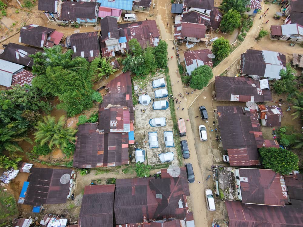 Tangis Haru di Sipange, Kepala Desa: Terima Kasih Pak Bahlil, Bantuan Ini Menguatkan Kami