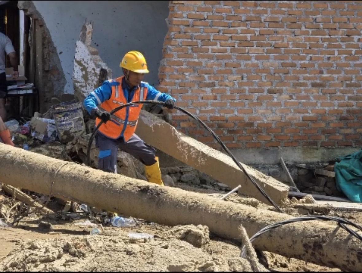Tim ESDM Siaga Bencana Kebut Progres Pemulihan Listrik di 3 Provinsi Terdampak Bencana Hidrometeorologi