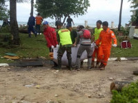Tim Siaga Bencana Kementerian ESDM Evakuasi Korban Bencana Tsunami Selat Sunda